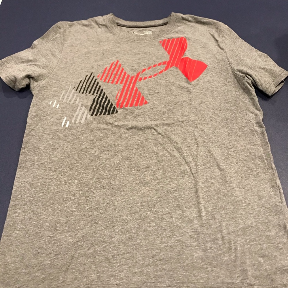 Boys under Armour shirt